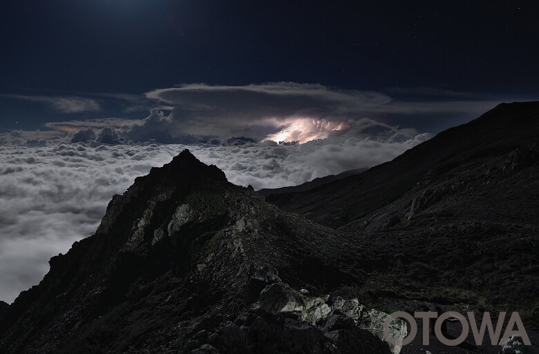 The 18th 雷写真コンテスト受賞作品 Silver Prize -Lightning screams above the clouds-